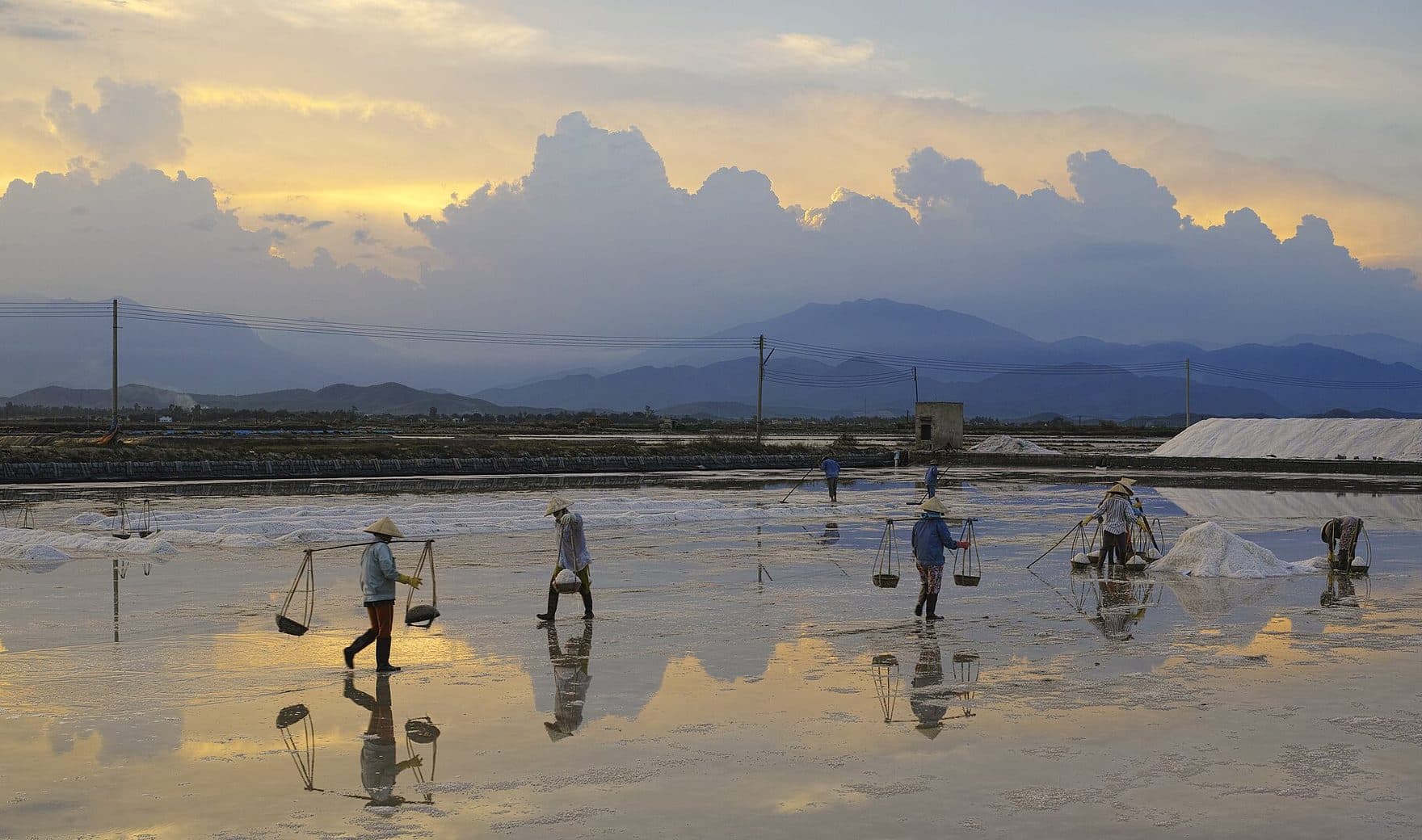 Marais salants au coucher du soleil